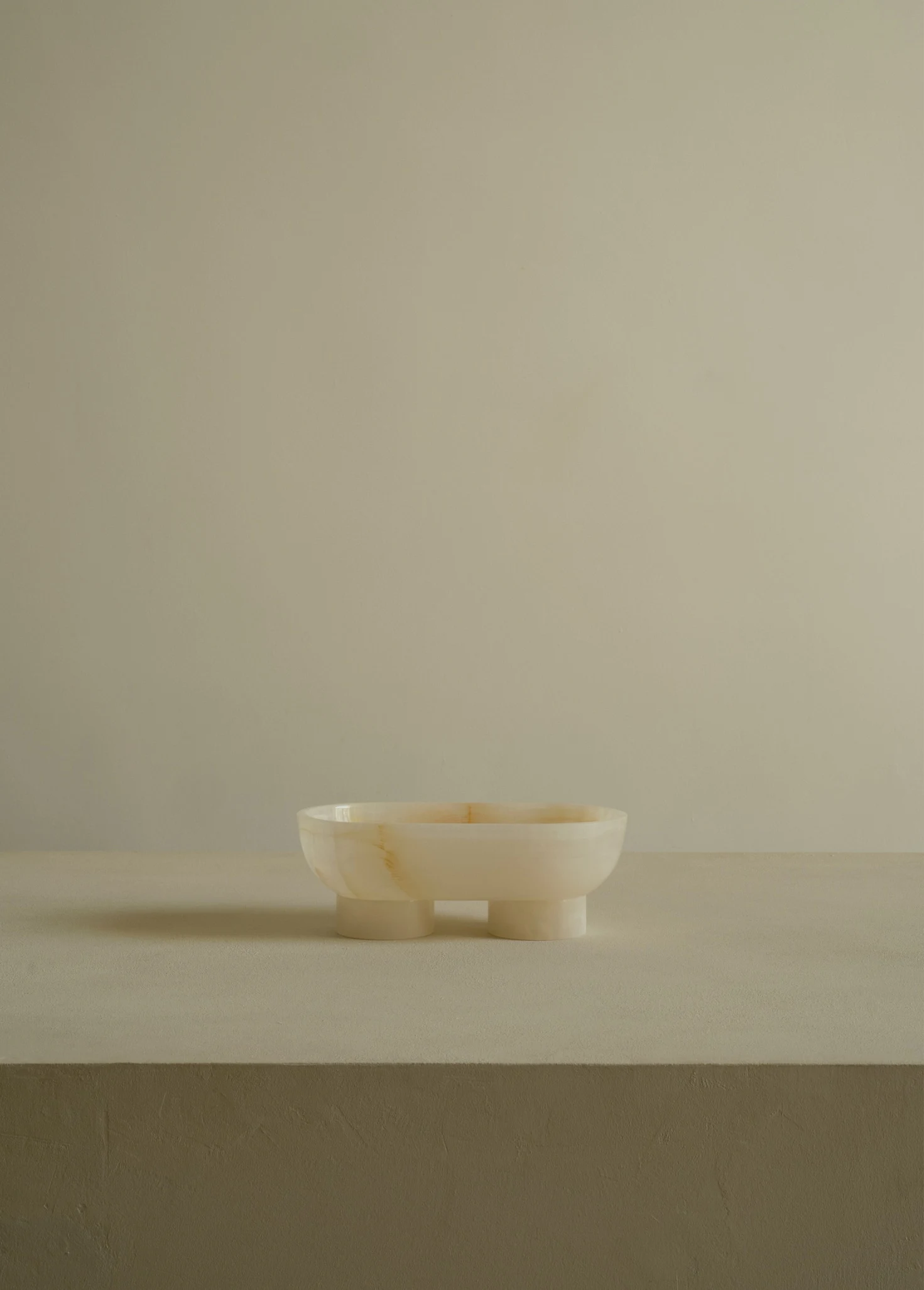 Чаша из белого жадеита для декора