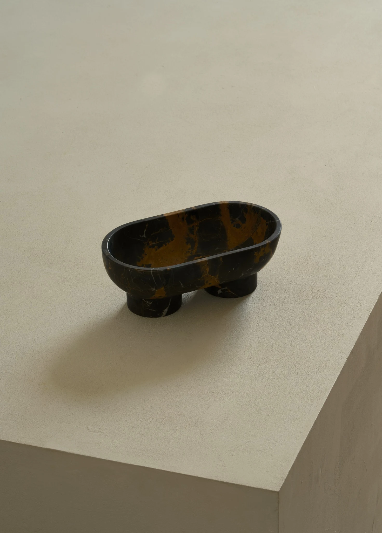 Чаша для фруктов и аксессуаров из мрамора