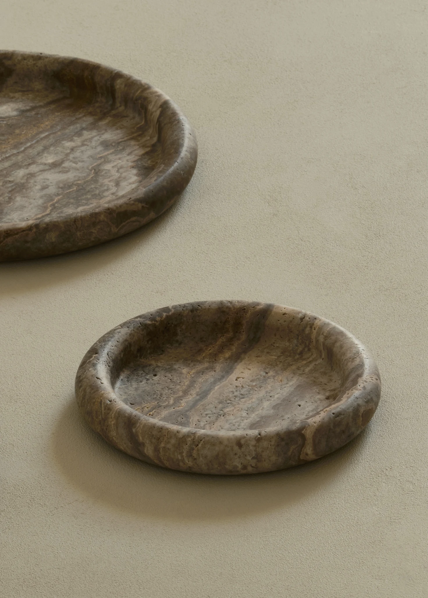 Декоративный поднос из натурального травертина