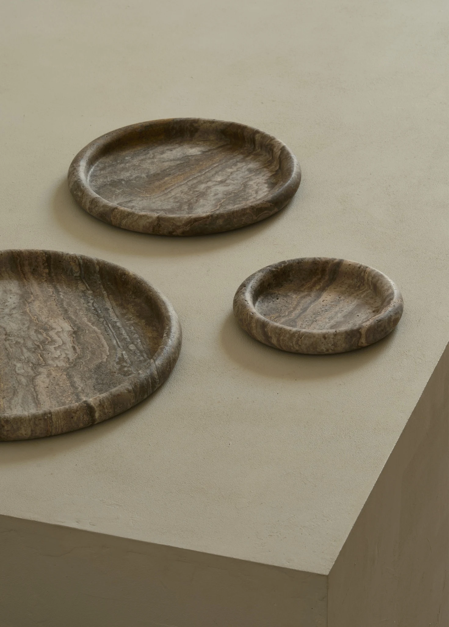 Набор из трех подносов