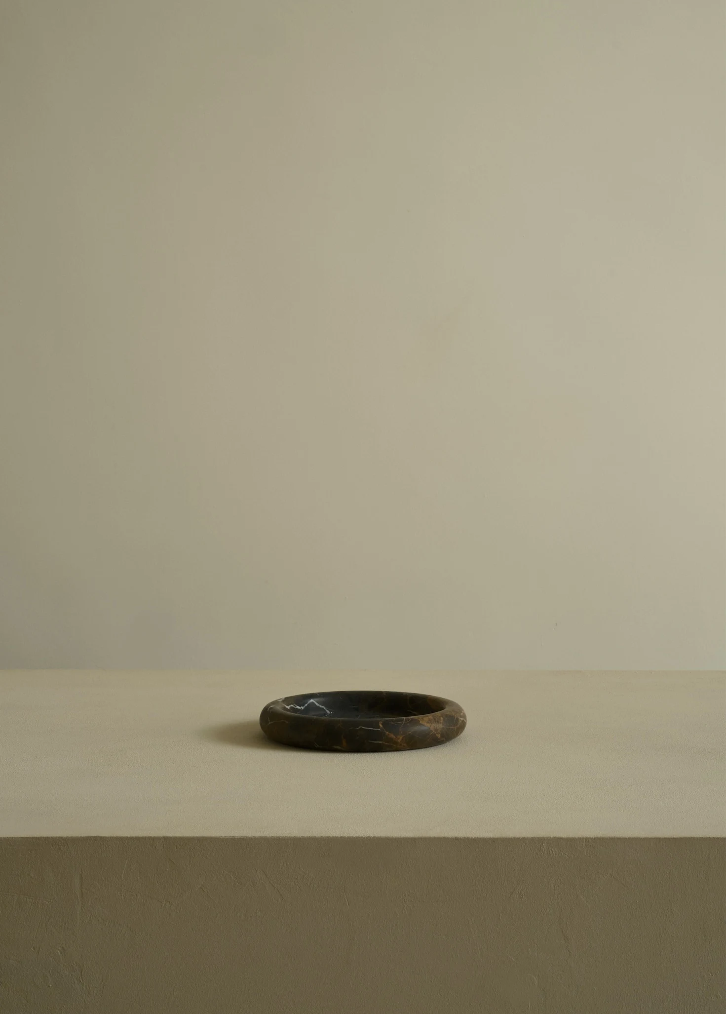 Поднос для украшений из мрамора