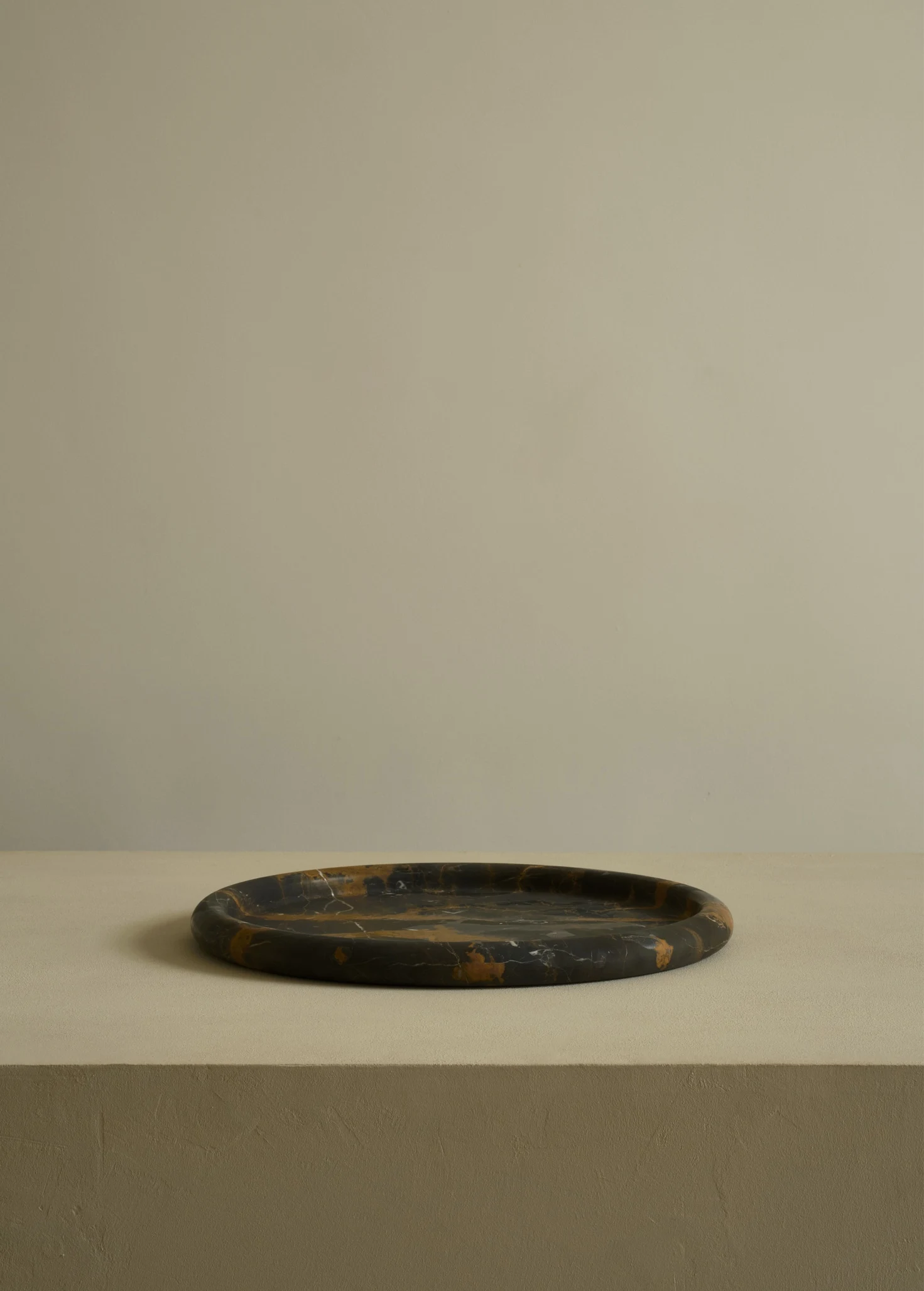 Круглый мраморный поднос 40 см