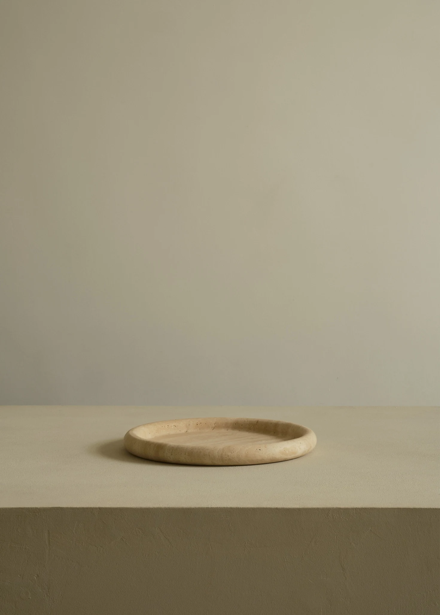 Круглый поднос диаметром 20 см