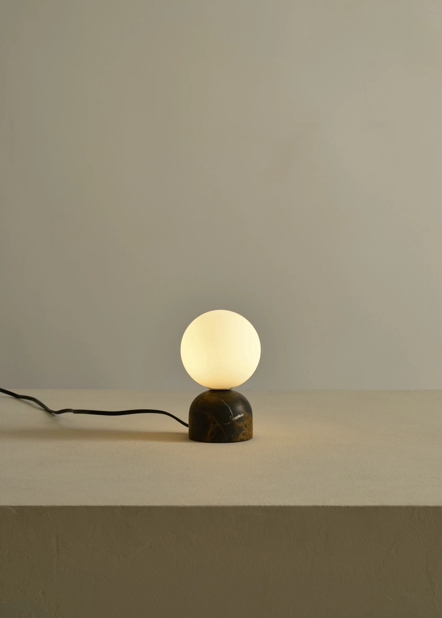 Настольная лампа мраморная