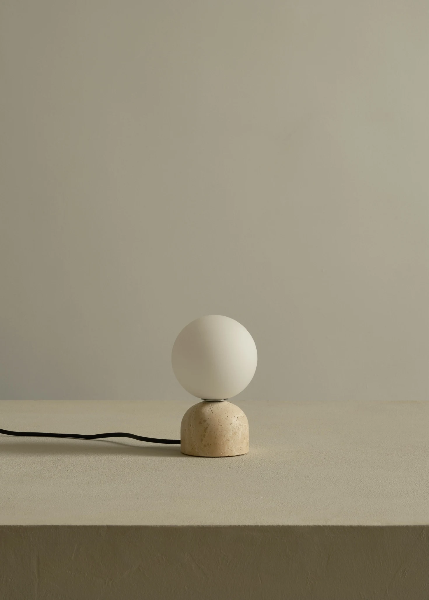 Миниатюрный настольный светильник