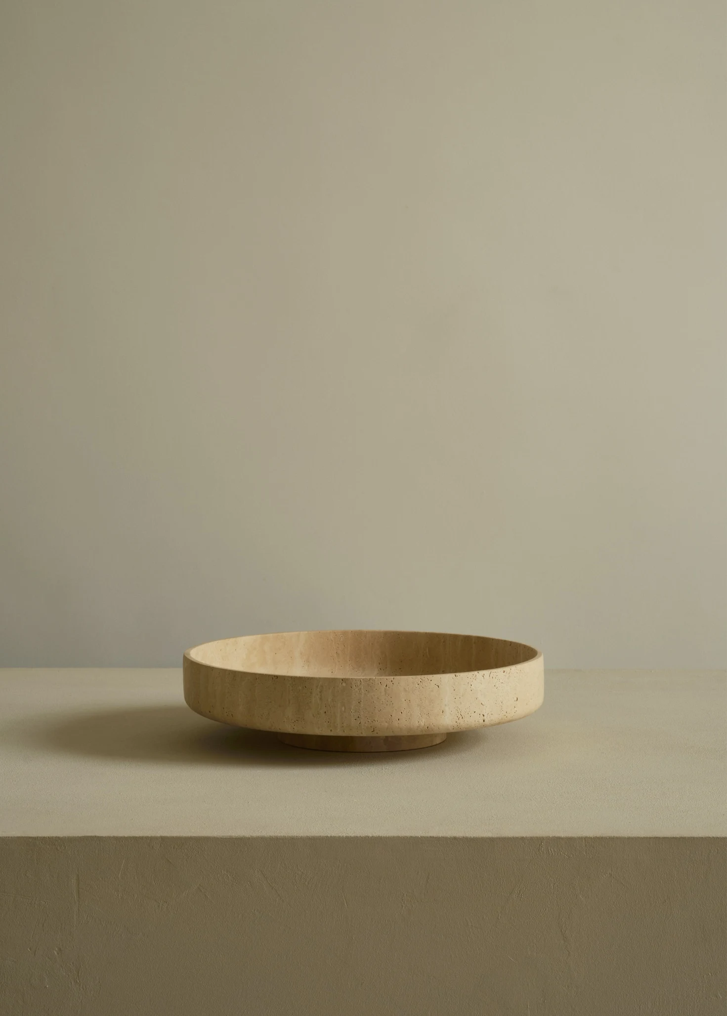 Фруктовница из травертина