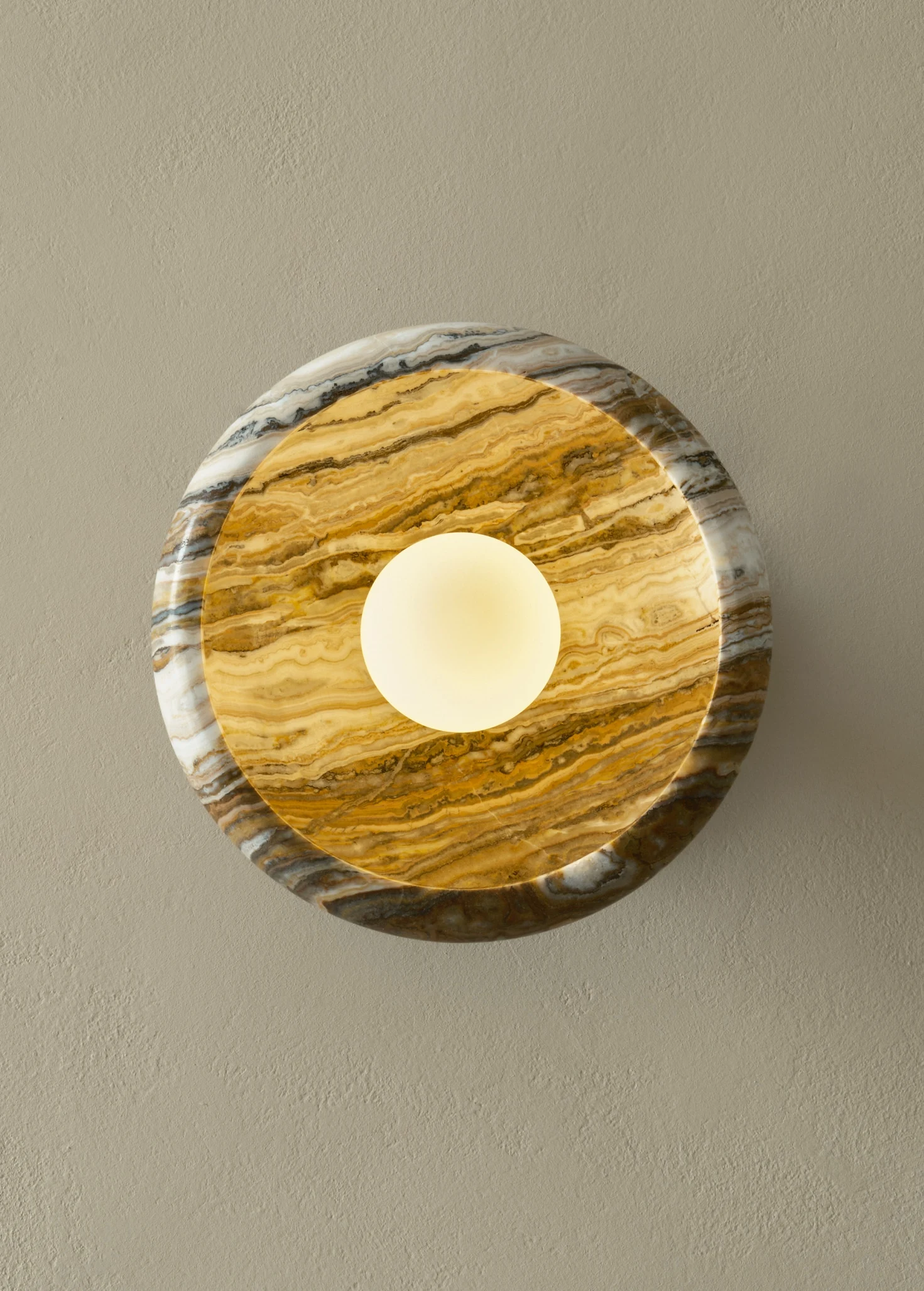 Настенный светильник из жадеита