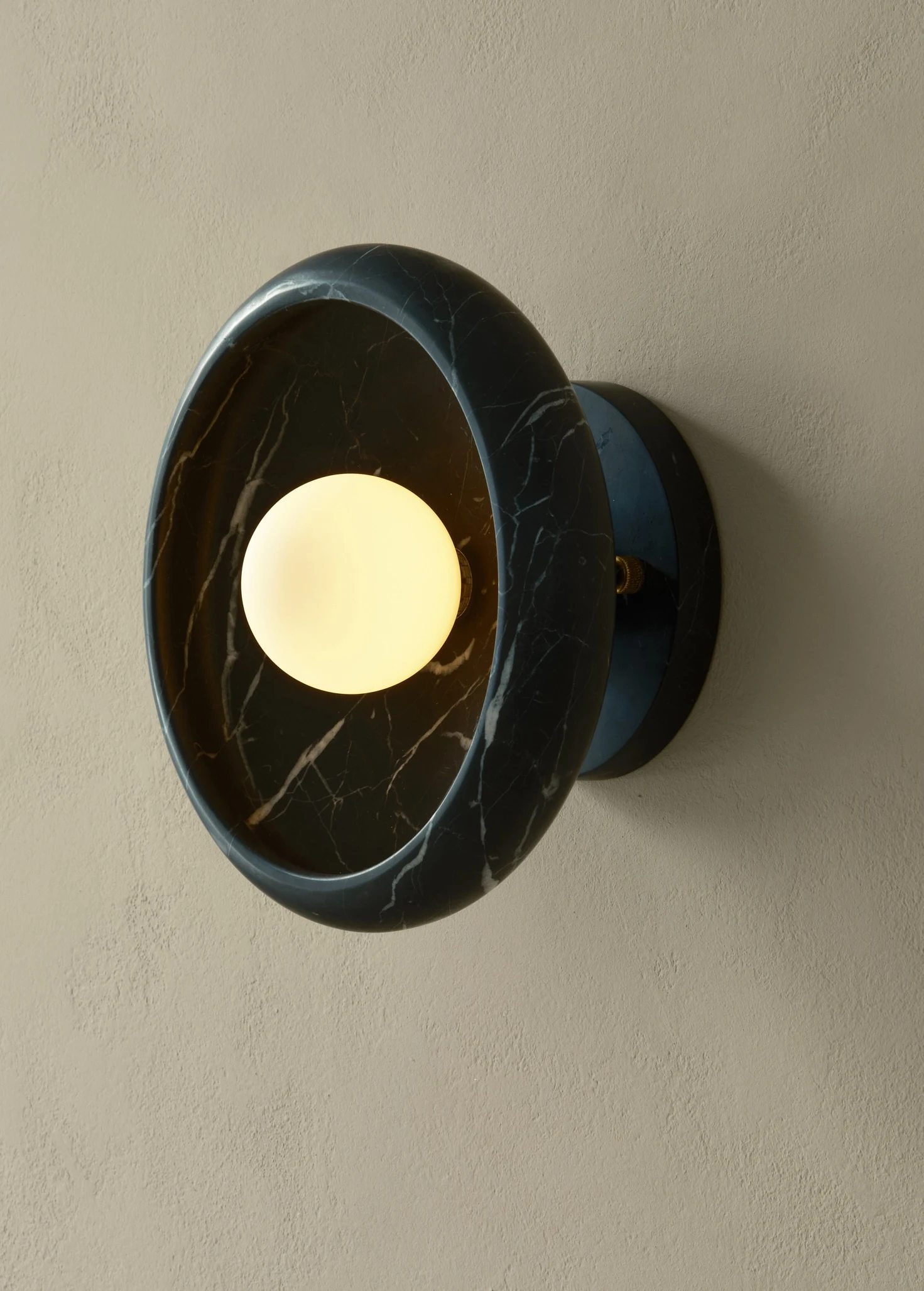 Бра из натурального черного камня