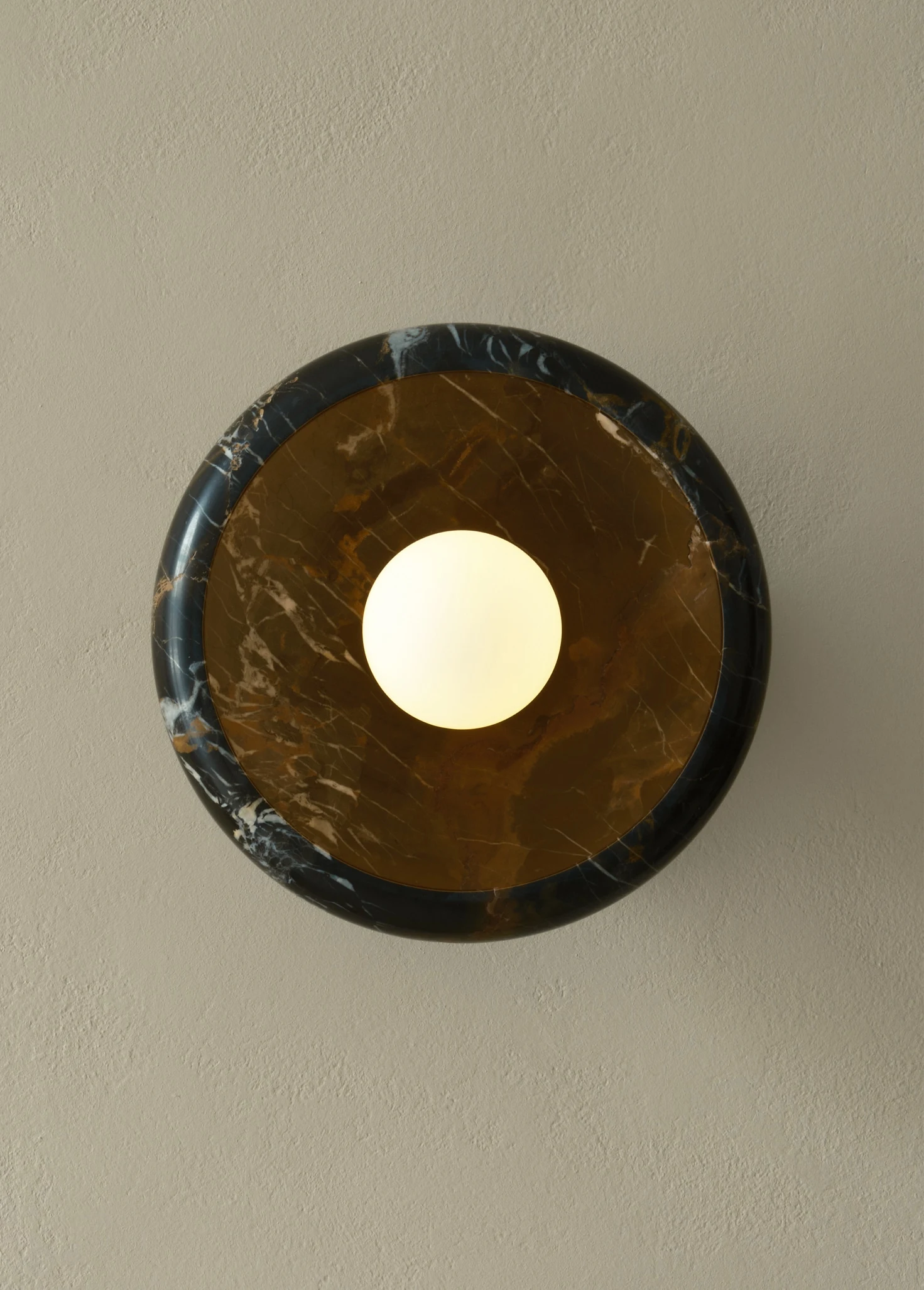 Настенный светильник из мрамора