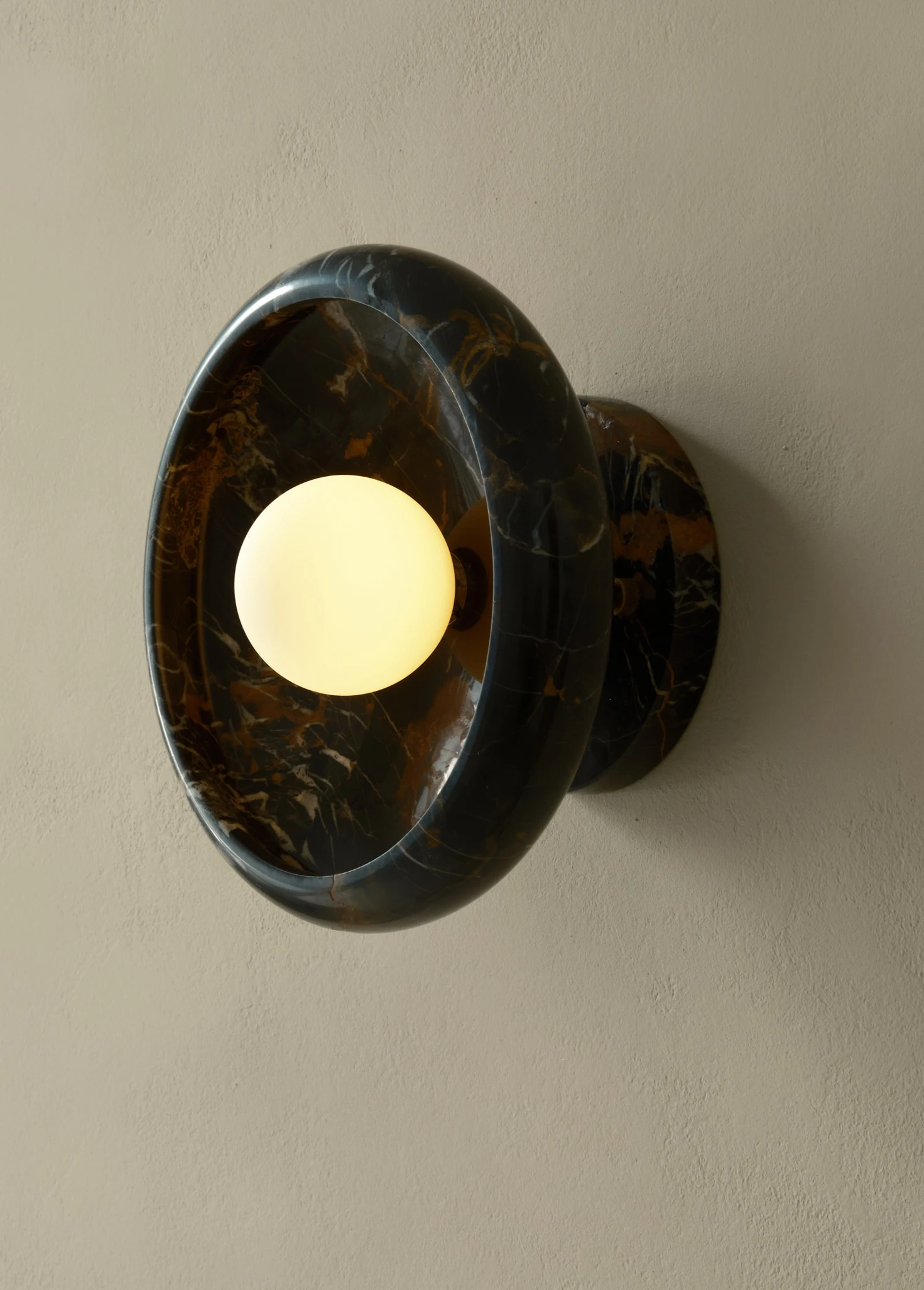 Мраморный декоративный светильник