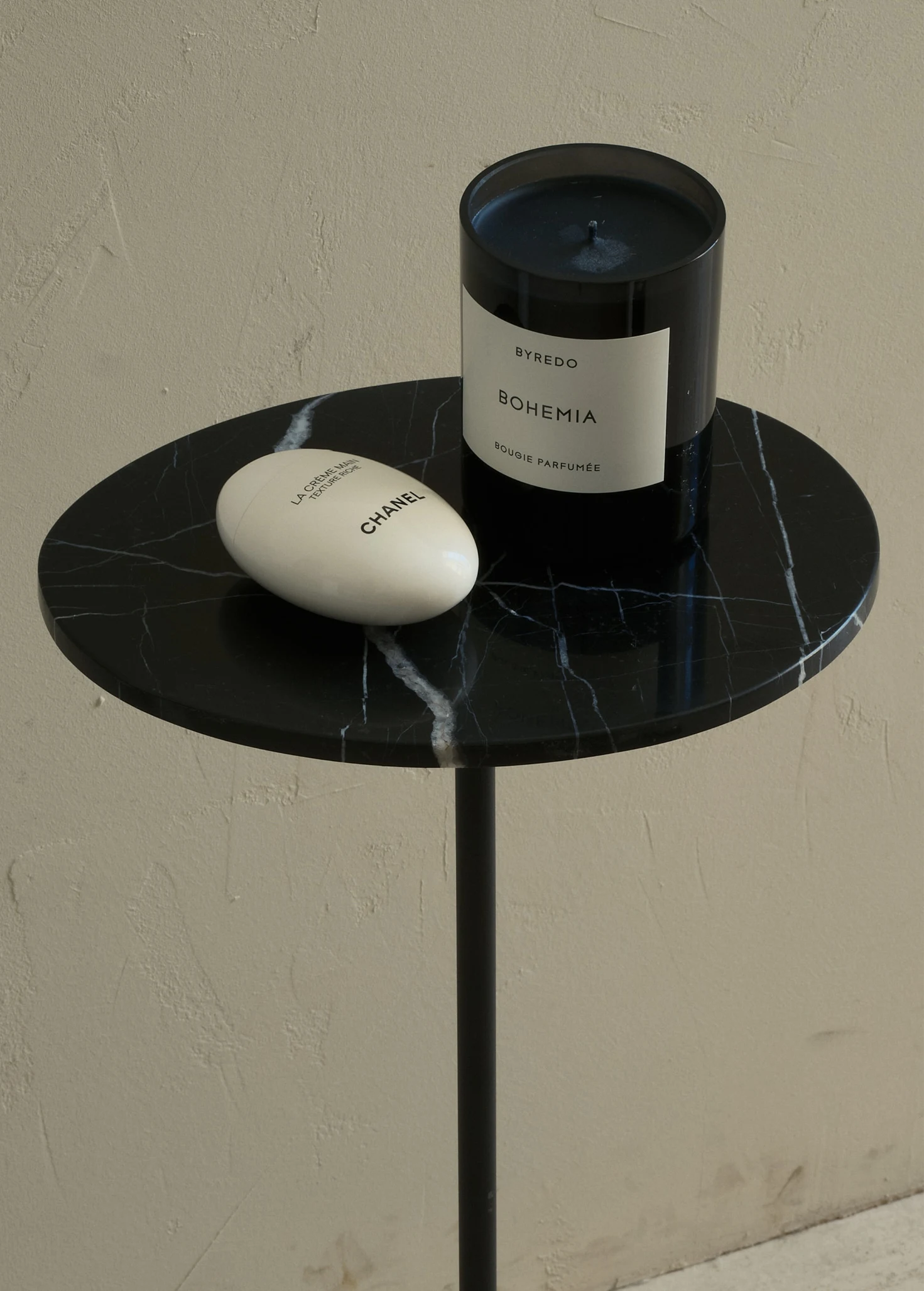 Журнальный столик в стиле минимализма