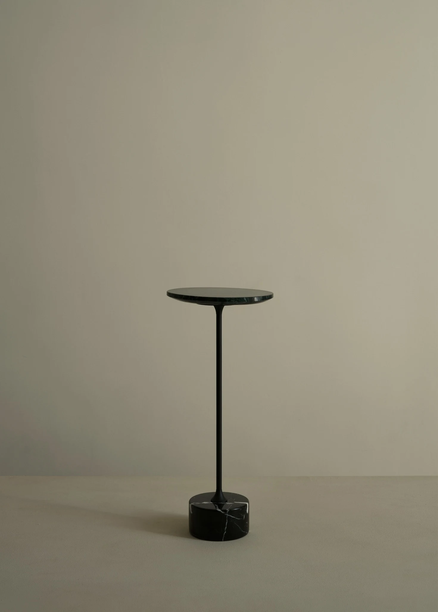 Мраморный журнальный столик