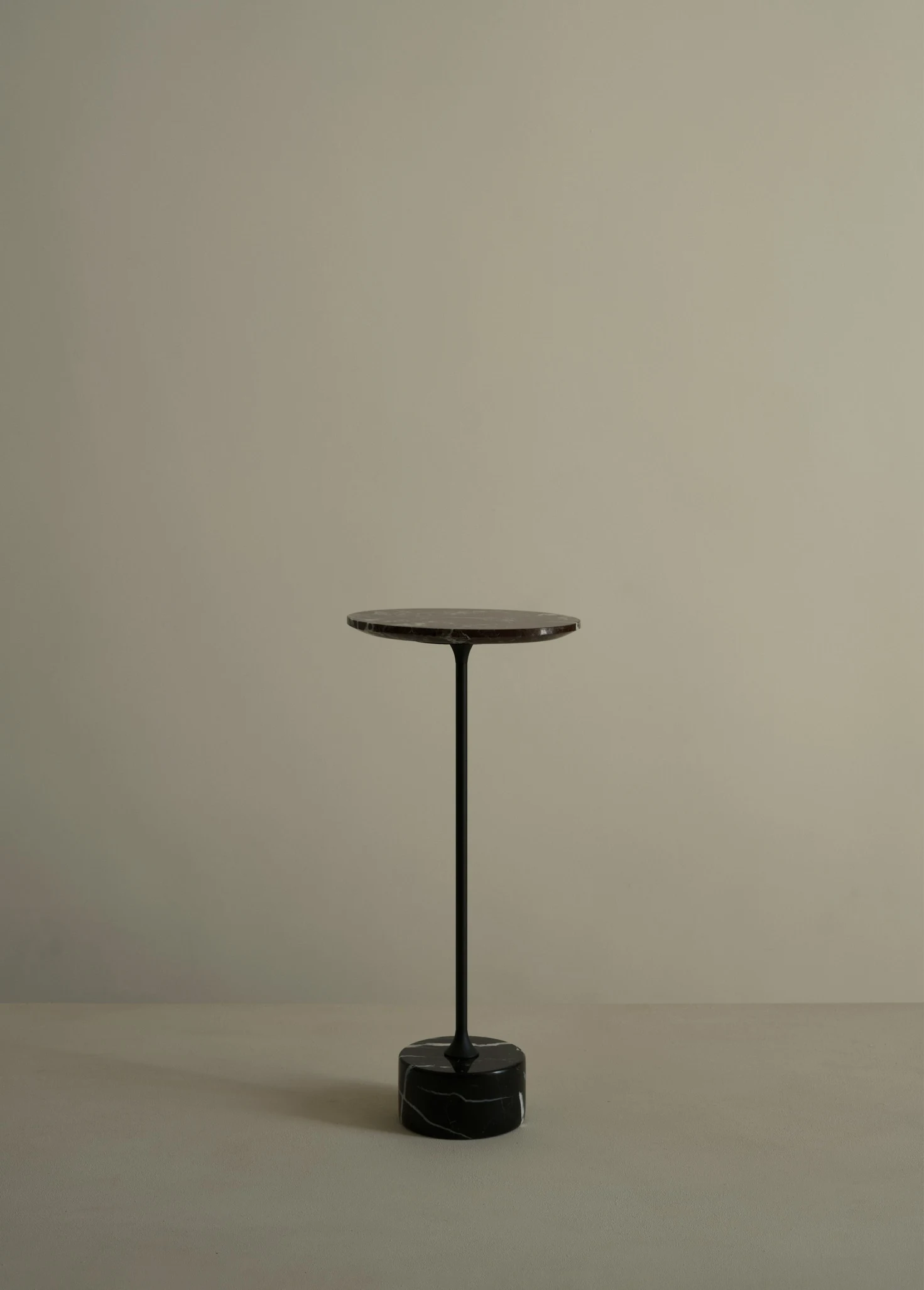 Миниатюрный кофейный столик