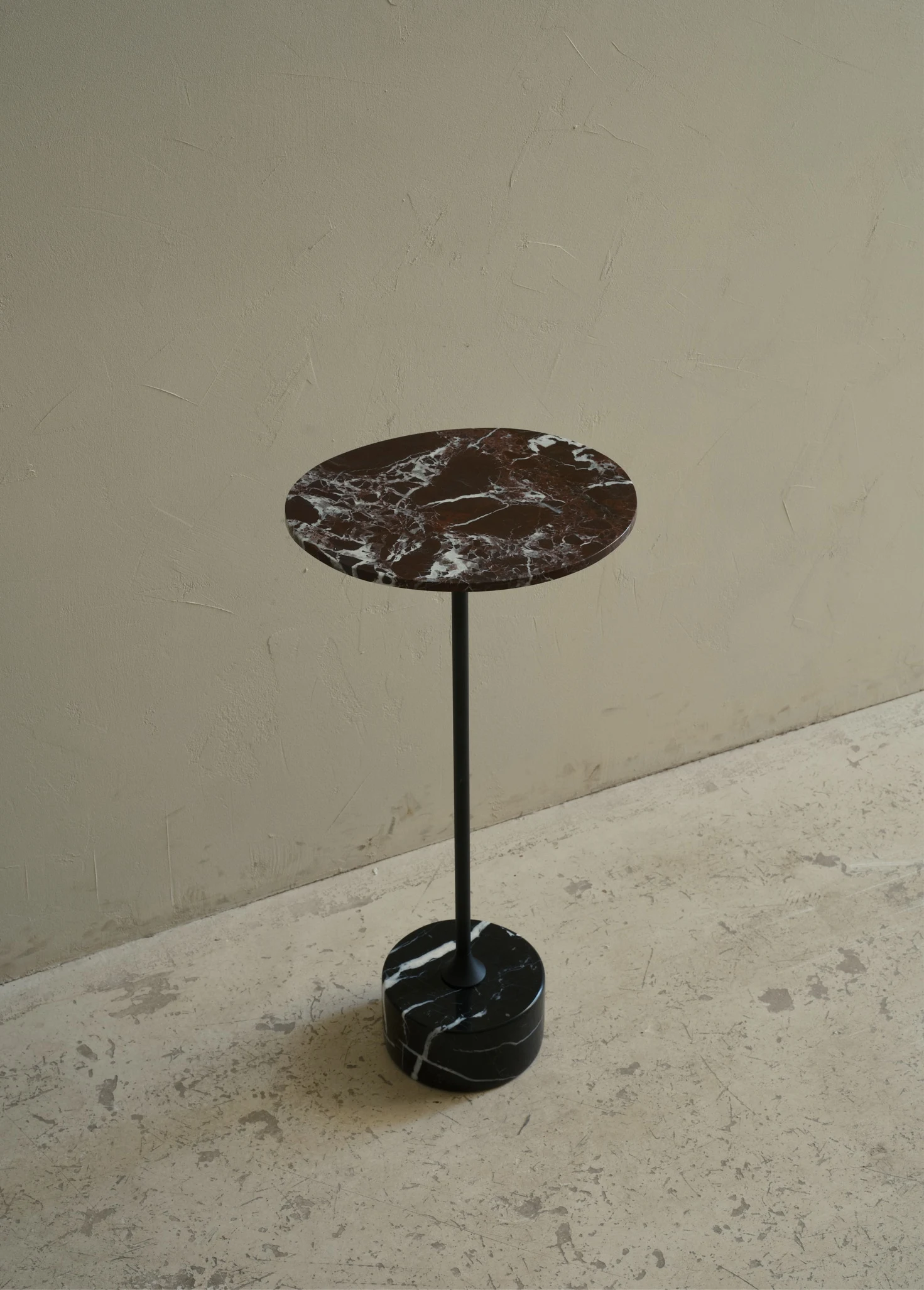 Кофейный столик с мраморной столешницей