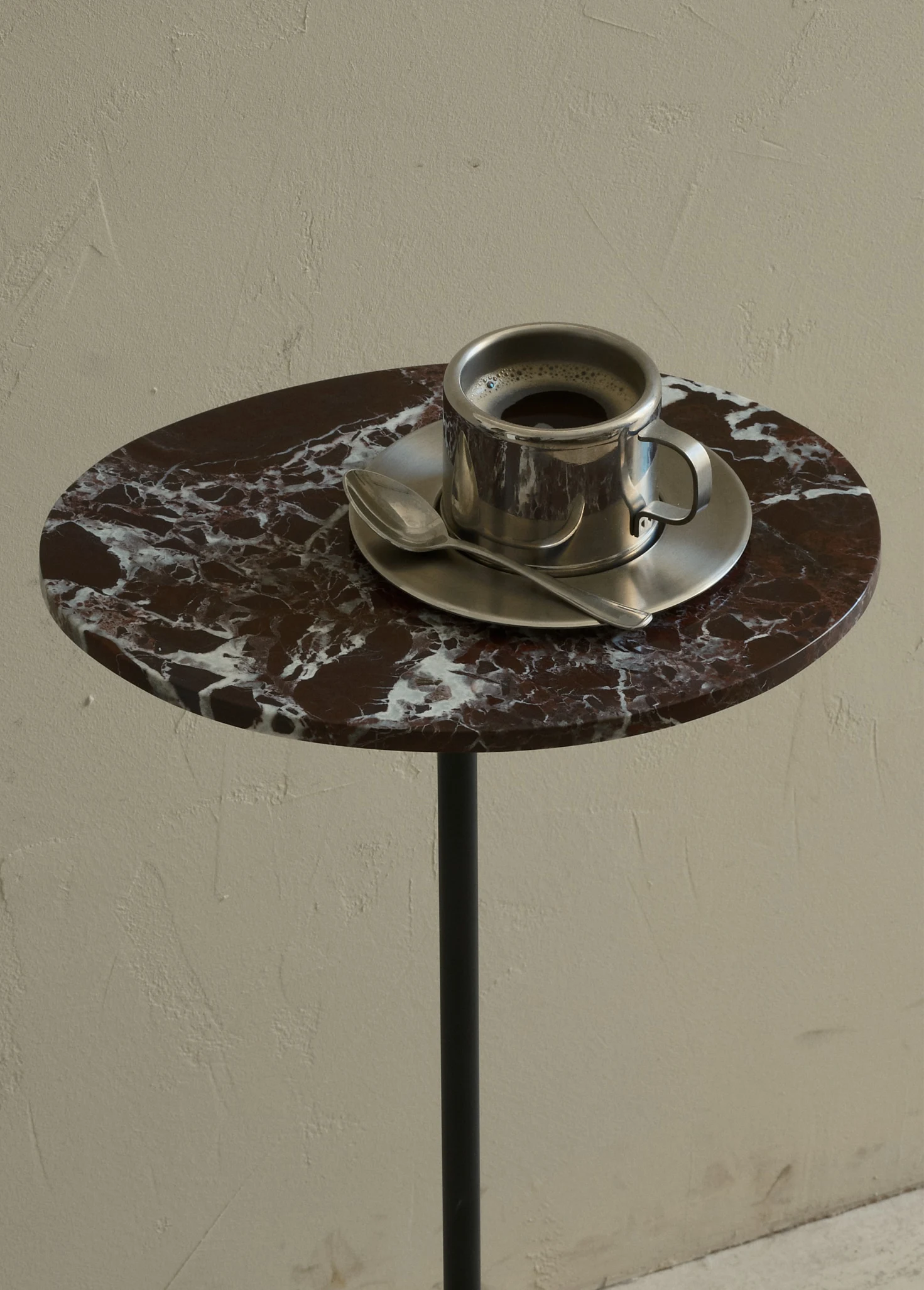 Кофеный столик Leaf с бордовой столешницей