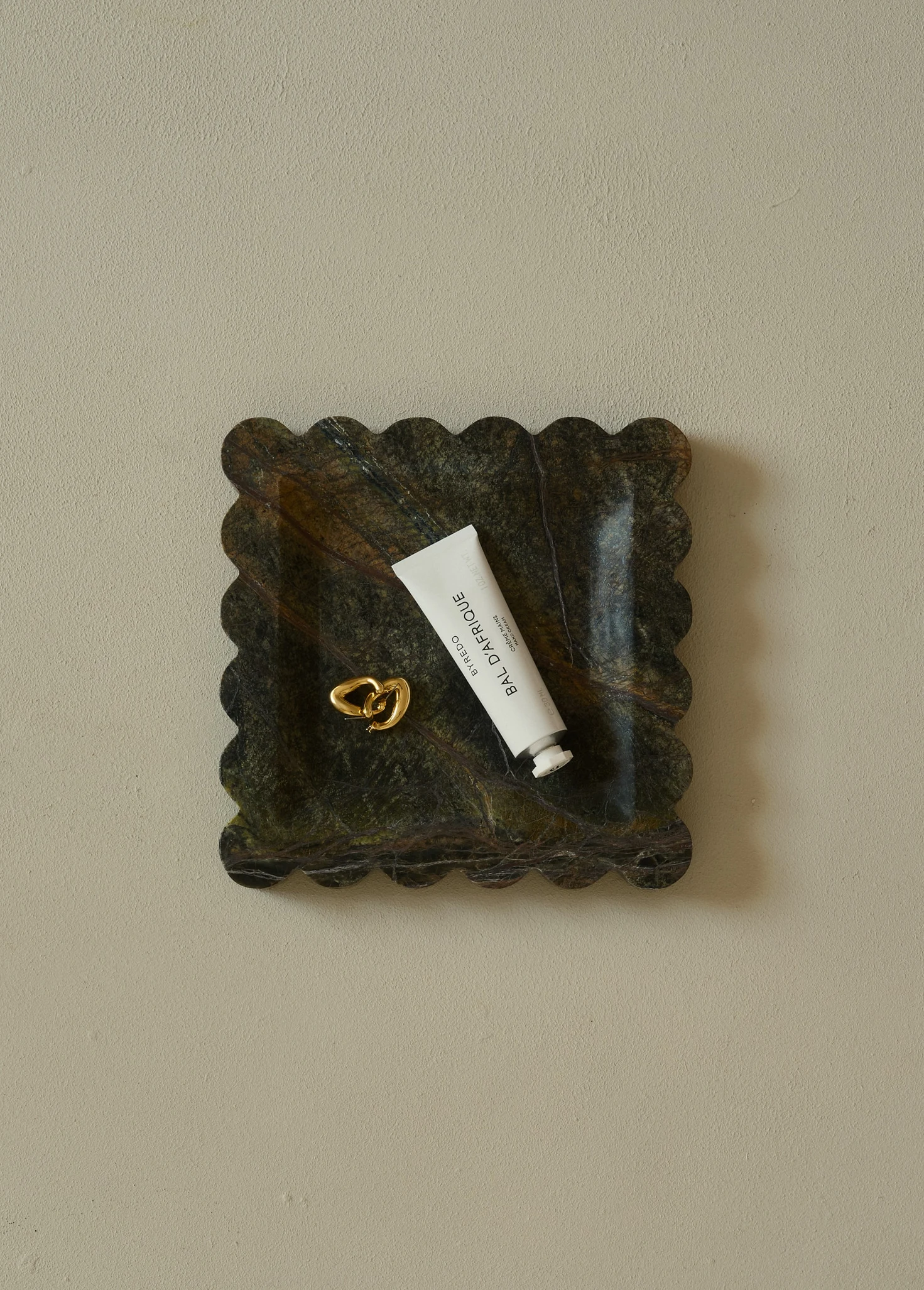 Мраморный поднос для аксессуаров