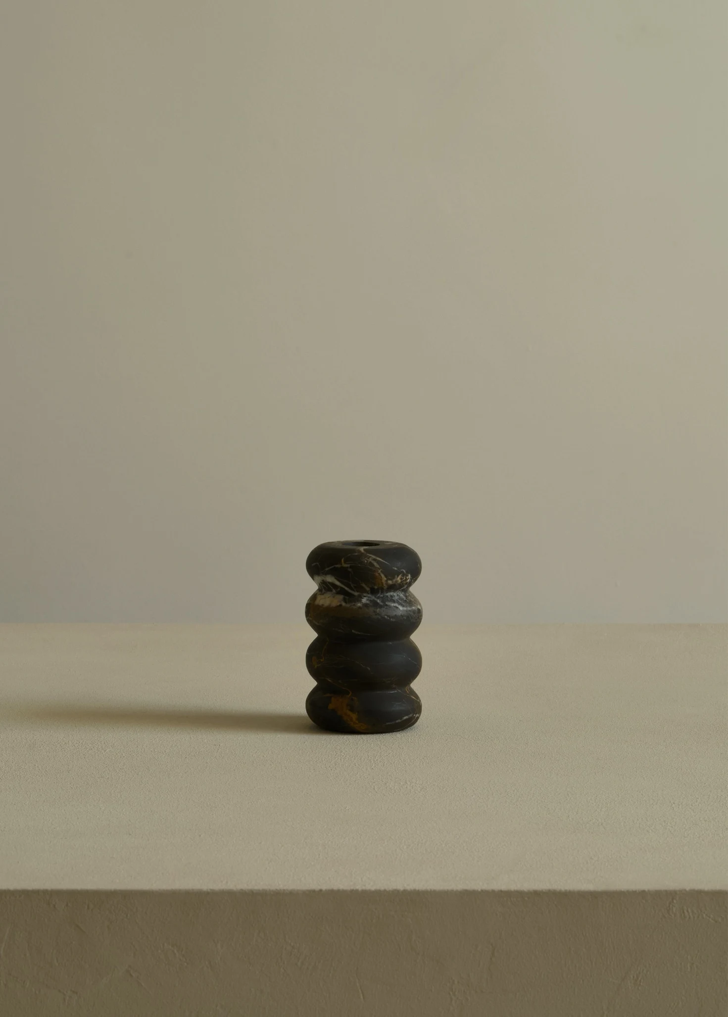 Подсвечник из мрамора Portoro