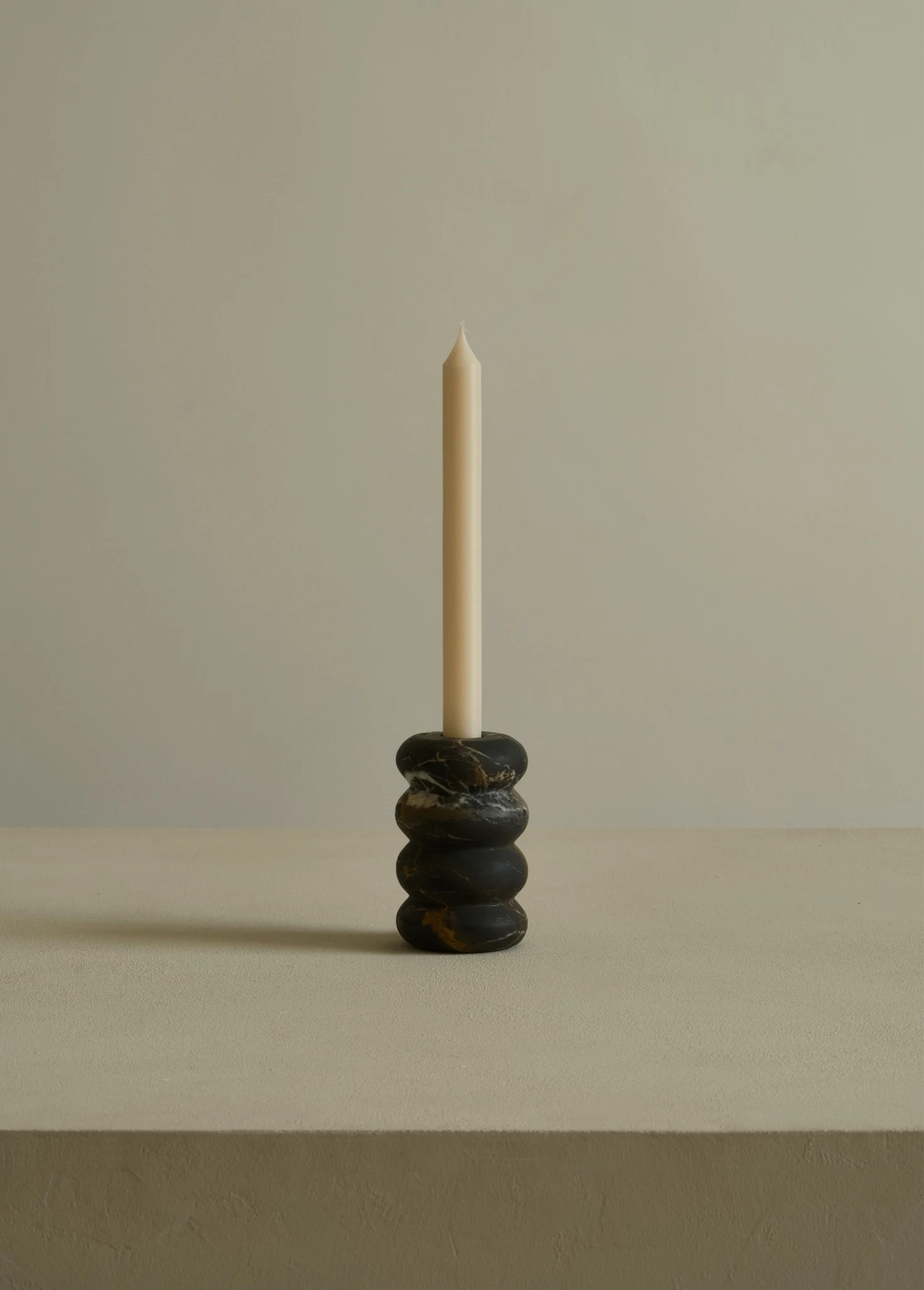 Декоратиный мраморный подсвечник